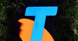 CEO da Telstra aponta mudança não documentada como causa provável de apagão em serviços