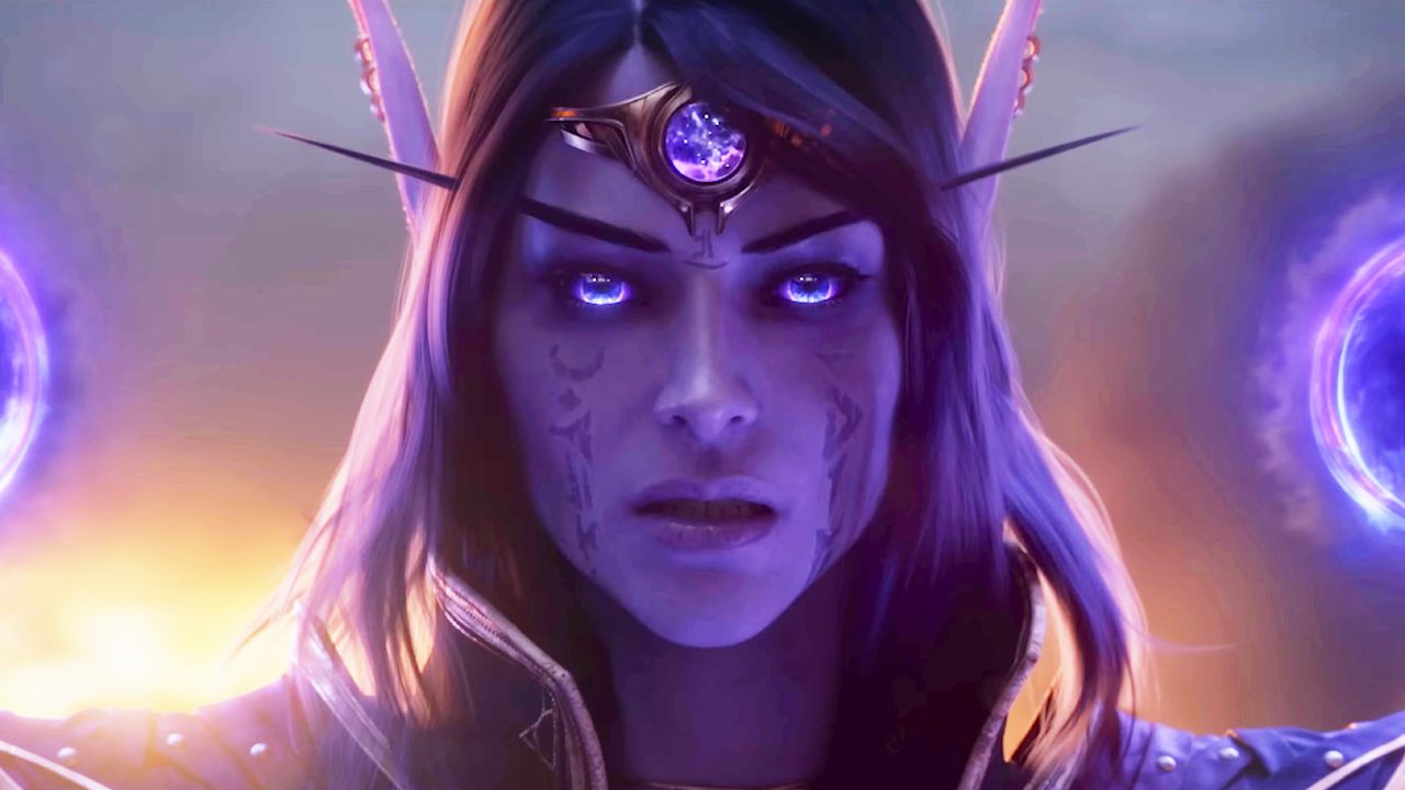 Captura de tela do trailer cinematográfico de World of Warcraft: Midnight na Gamescom 2025 Opening Night Live, mostrando uma elfa de cabelos escuros olhando em direção ao espectador com o rosto coberto por um tom violeta.