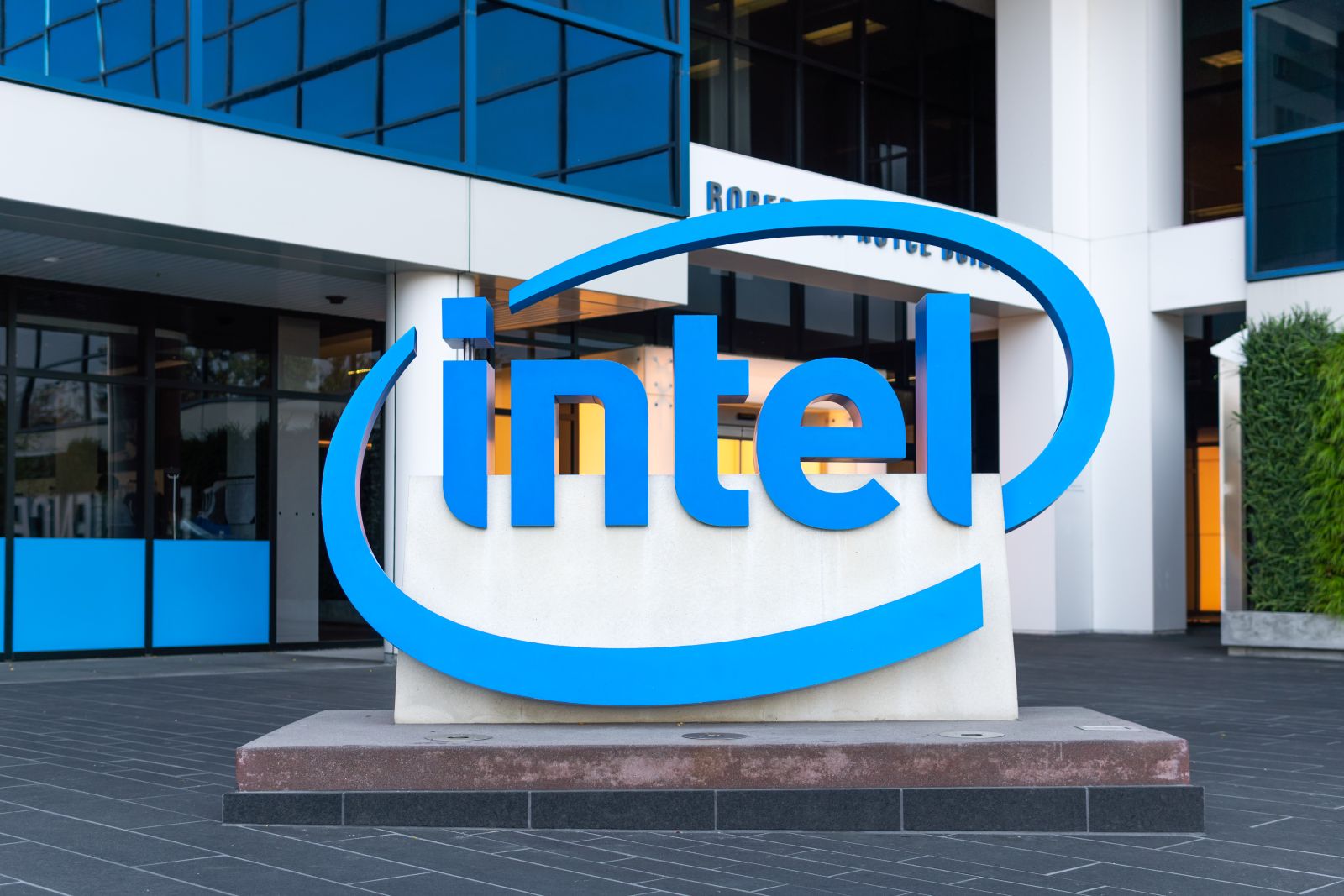 Logotipo da Intel representando a empresa de semicondutores.