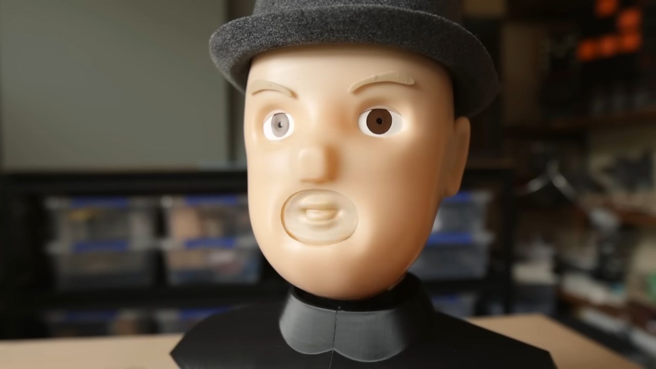 Captura de tela de vídeo do YouTube mostrando robô realizando sincronia labial.
