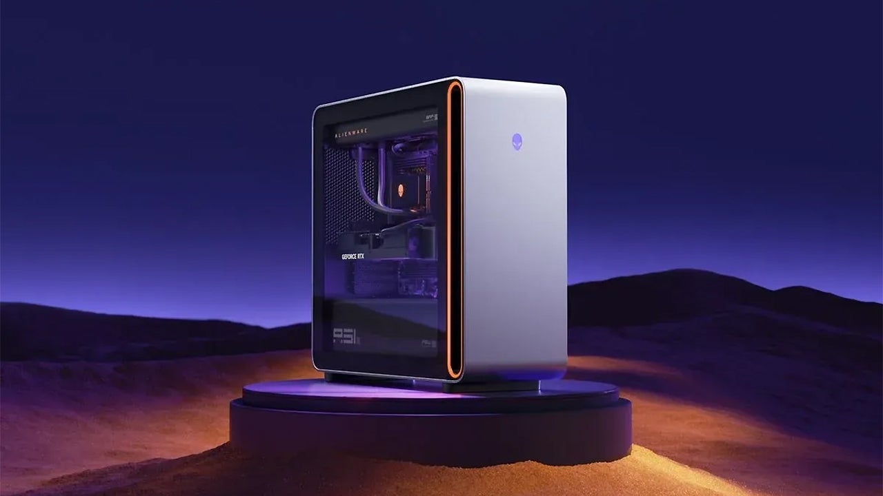 Computador gamer Alienware Area-51 preto com iluminação interna e sistema de resfriamento avançado.
