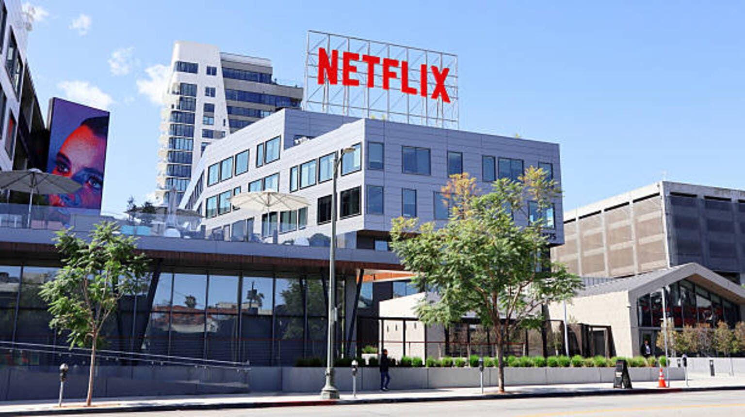 Logotipo da Netflix representando a empresa de streaming em contexto de análise de mercado.