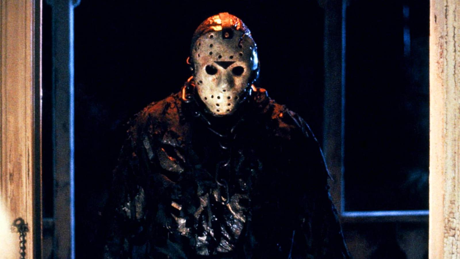 Cena de filme da franquia Sexta Feira 13 com o personagem Jason Voorhees.