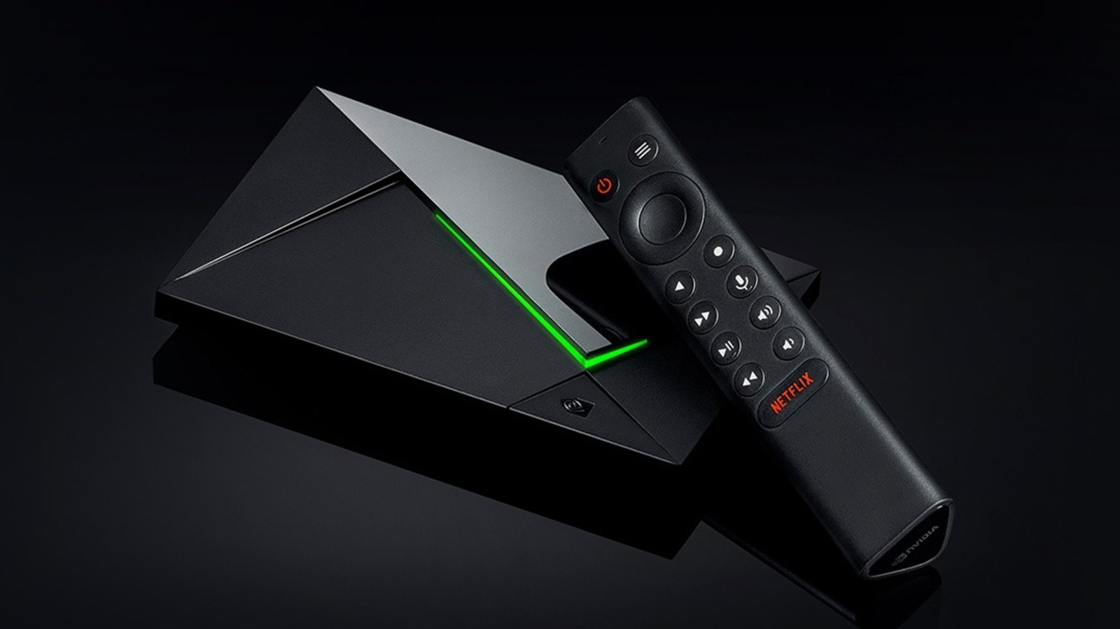 Dispositivo Nvidia Shield TV Pro conectado a uma televisão para jogos via cloud gaming.
