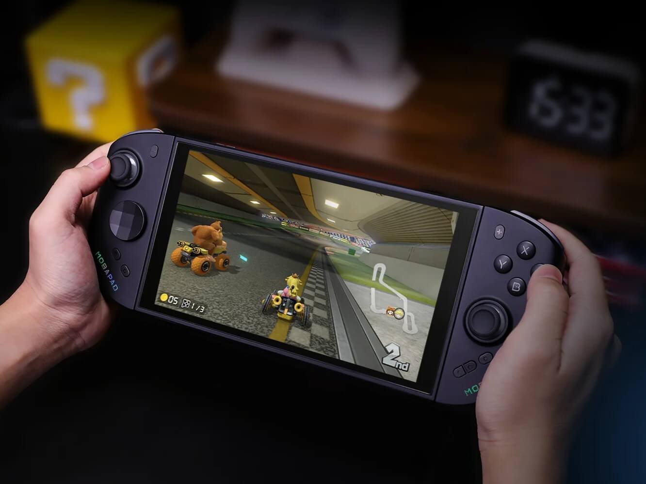 Mobapad M12S Joy-Cons acoplados ao Nintendo Switch 2