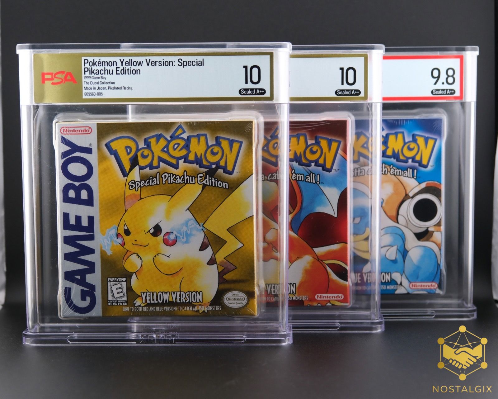 Representação de jogos Pokémon Red, Blue e Yellow para Game Boy com selos de classificação PSA.