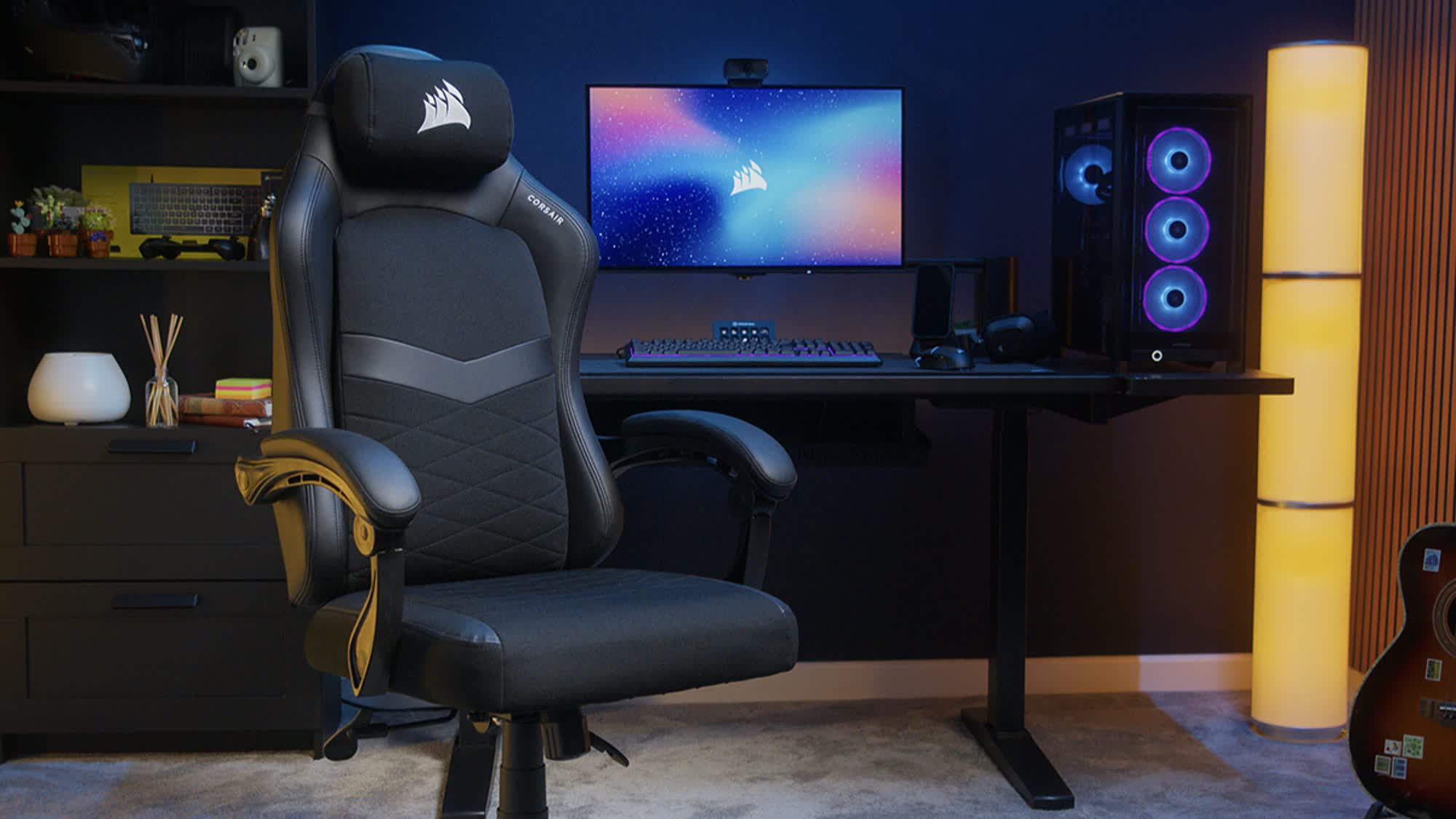 Cadeira gamer TC80 da Corsair em ambiente de teste de durabilidade
