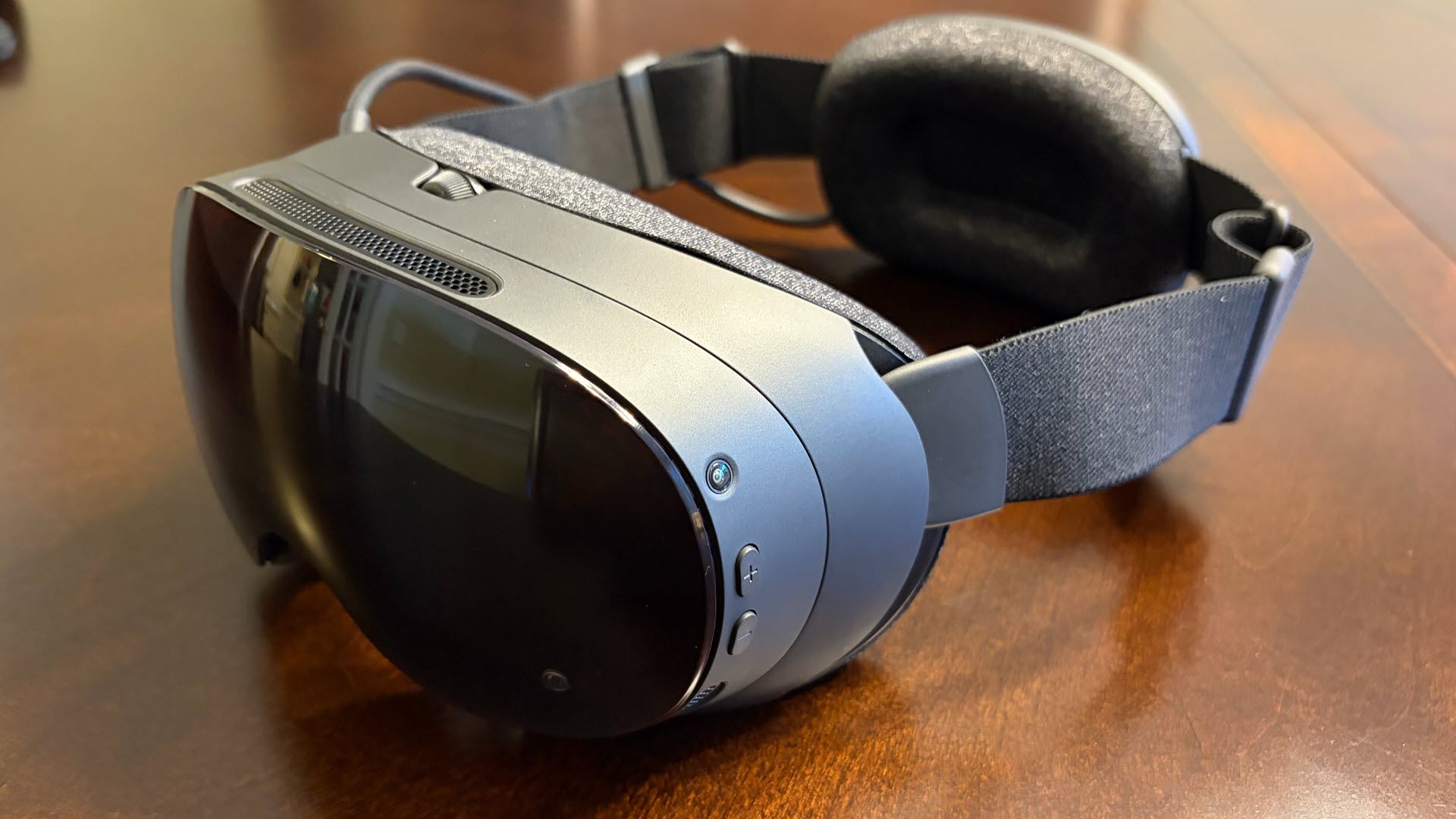 Valve Steam Frame VR headset com câmeras de rastreamento ocular