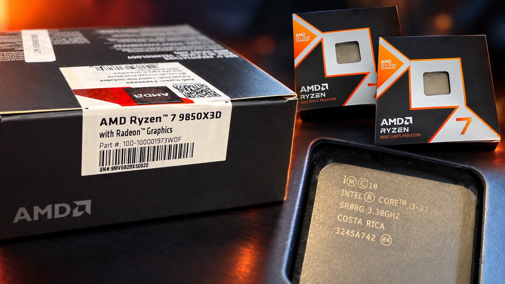 Caixa de processador AMD Ryzen 7 9850X3D aberta mostrando um Intel Core i3 dentro, evidenciando troca de produto.